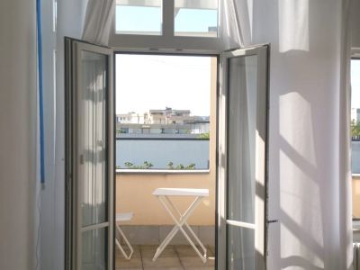1 Zimmer in möblierter 3-Zimmer-Wohnung  mit großem Südbalkon in München Neuperlach
