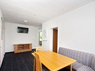 Whg mit zwei Schlafzimmern  für bis zu 4 Pers., ideal für Monteure, 2 Balkone, Nähe Moers, Internet!