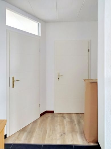 Whg mit zwei Schlafzimmern  für bis zu 4 Pers., ideal für Monteure, 2 Balkone, Nähe Moers, Internet!