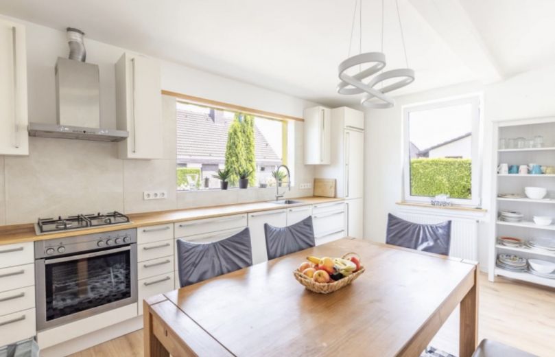 Möbliertes Haus mit 5 Zimmern, Kamin, Garten
