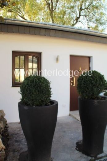 INTERLODGE Möblierte kleine Luxusvilla "Rosa II" mit Stellplatz und Gartennutzung in Neuss-Holzheim