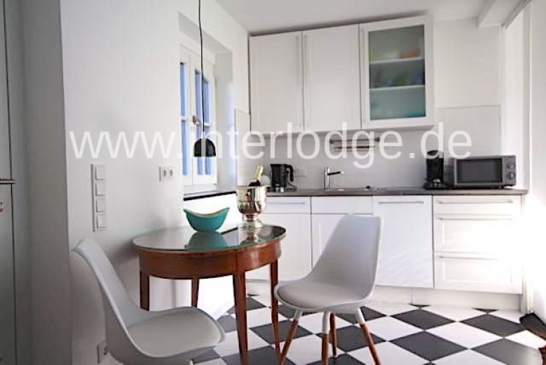 INTERLODGE Möblierte kleine Luxusvilla "Rosa II" mit Stellplatz und Gartennutzung in Neuss-Holzheim