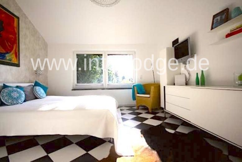 INTERLODGE Möblierte kleine Luxusvilla "Rosa II" mit Stellplatz und Gartennutzung in Neuss-Holzheim