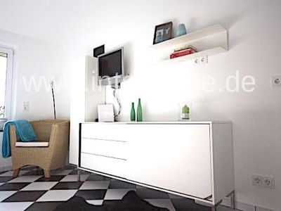 INTERLODGE Möblierte kleine Luxusvilla "Rosa II" mit Stellplatz und Gartennutzung in Neuss-Holzheim