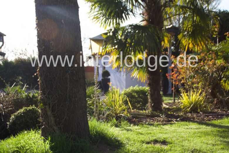 INTERLODGE Möblierte kleine Luxusvilla "Rosa II" mit Stellplatz und Gartennutzung in Neuss-Holzheim