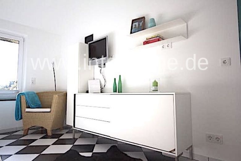 INTERLODGE M&ouml;blierte kleine Luxusvilla "Rosa II" mit Stellplatz und Gartennutzung in Neuss-Holzheim