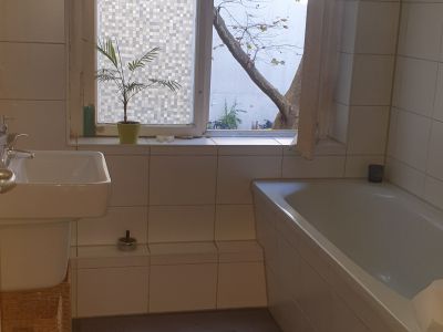 Schöne möblierte Zweiraumwohnung im Schillerkiez (Neukölln)