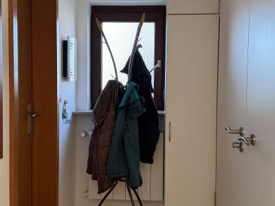 Voll ausgestattete Erdgeschoßwohnung mit Terrasse in Stuttgart-Weilimdorf zur halbjährigen Miete ab November 2025