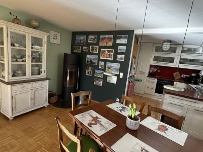 Voll ausgestattete Erdgeschoßwohnung mit Terrasse in Stuttgart-Weilimdorf zur halbjährigen Miete ab November 2025