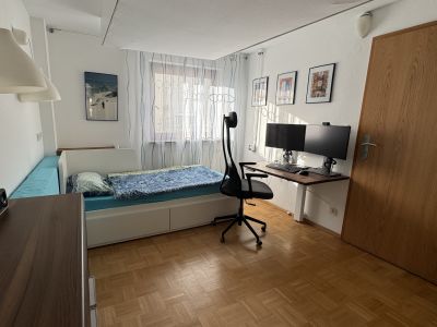 Voll ausgestattete Erdgeschoßwohnung mit Terrasse in Stuttgart-Weilimdorf zur halbjährigen Miete ab November 2025