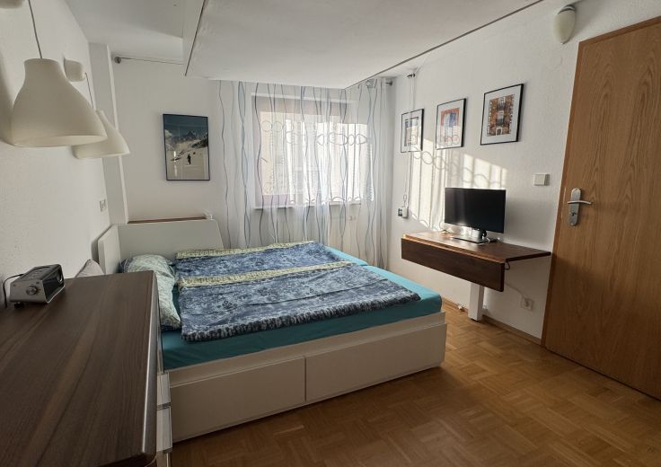 Voll ausgestattete Erdgeschoßwohnung mit Terrasse in Stuttgart-Weilimdorf zur halbjährigen Miete ab November 2025