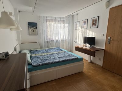 Voll ausgestattete Erdgeschoßwohnung mit Terrasse in Stuttgart-Weilimdorf zur halbjährigen Miete ab November 2025