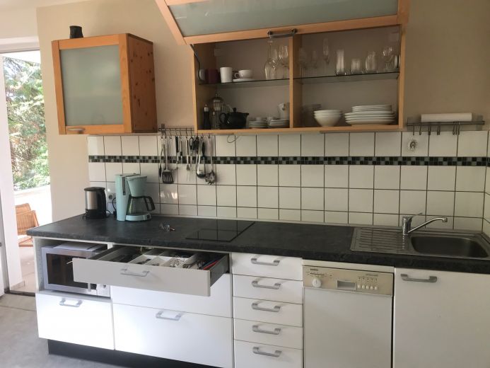 Top Lage großstädtisch und in Grünoase - möblierte 52qm EG-Wohnung in Köln