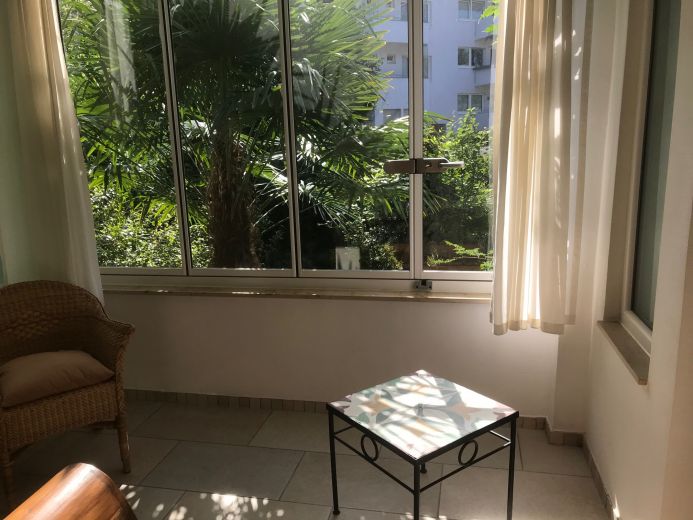 Top Lage großstädtisch und in Grünoase - möblierte 52qm EG-Wohnung in Köln