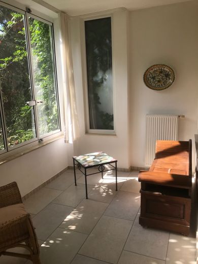 Top Lage großstädtisch und in Grünoase - möblierte 52qm EG-Wohnung in Köln