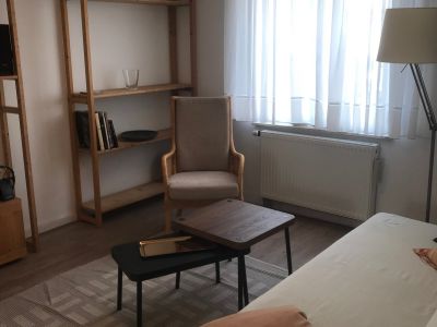 Top Lage großstädtisch und in Grünoase - möblierte 52qm EG-Wohnung in Köln