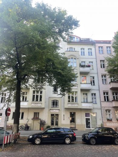 Beautiful, newly renovated erlin-style Altbauwohnung/apartment, 2nd floor, side wing, Charlottenburg S-Bahn station is within walking distance