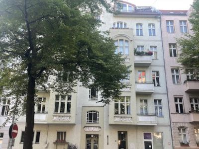 Beautiful, newly renovated erlin-style Altbauwohnung/apartment, 2nd floor, side wing, Charlottenburg S-Bahn station is within walking distance
