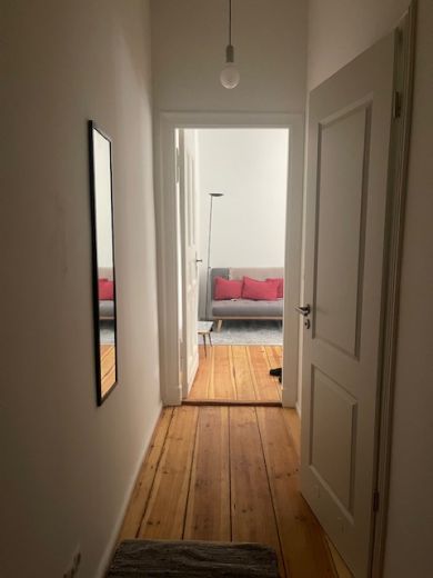 Beautiful, newly renovated erlin-style Altbauwohnung/apartment, 2nd floor, side wing, Charlottenburg S-Bahn station is within walking distance