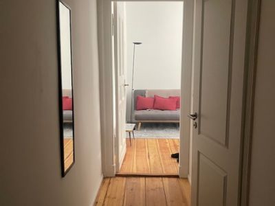 Beautiful, newly renovated erlin-style Altbauwohnung/apartment, 2nd floor, side wing, Charlottenburg S-Bahn station is within walking distance