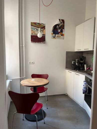 Beautiful, newly renovated erlin-style Altbauwohnung/apartment, 2nd floor, side wing, Charlottenburg S-Bahn station is within walking distance