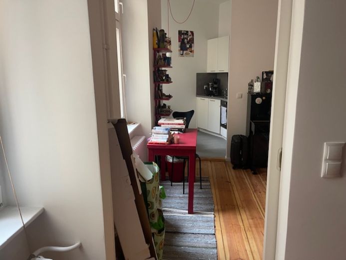 Beautiful, newly renovated erlin-style Altbauwohnung/apartment, 2nd floor, side wing, Charlottenburg S-Bahn station is within walking distance
