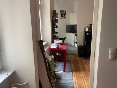 Beautiful, newly renovated erlin-style Altbauwohnung/apartment, 2nd floor, side wing, Charlottenburg S-Bahn station is within walking distance