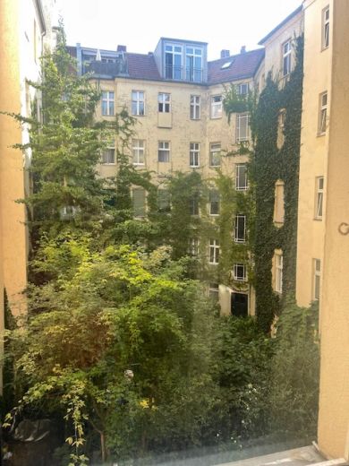 Beautiful, newly renovated erlin-style Altbauwohnung/apartment, 2nd floor, side wing, Charlottenburg S-Bahn station is within walking distance