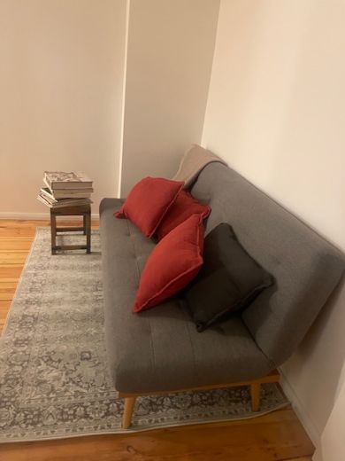 Beautiful, newly renovated erlin-style Altbauwohnung/apartment, 2nd floor, side wing, Charlottenburg S-Bahn station is within walking distance