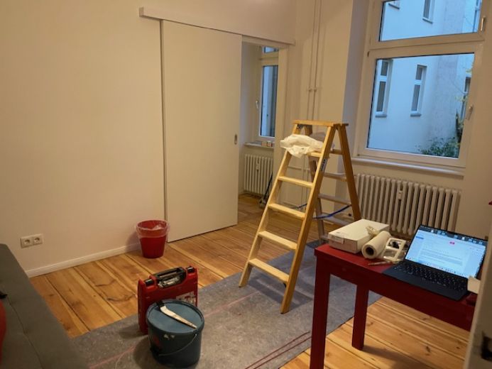 Beautiful, newly renovated erlin-style Altbauwohnung/apartment, 2nd floor, side wing, Charlottenburg S-Bahn station is within walking distance