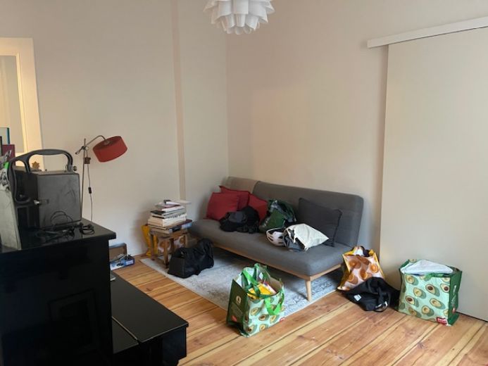 Beautiful, newly renovated erlin-style Altbauwohnung/apartment, 2nd floor, side wing, Charlottenburg S-Bahn station is within walking distance