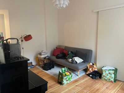 Beautiful, newly renovated erlin-style Altbauwohnung/apartment, 2nd floor, side wing, Charlottenburg S-Bahn station is within walking distance