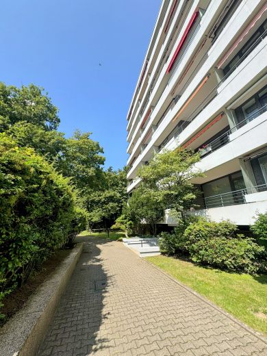 Stylische Loft-Optik mit Sonnen-Terrassen und Weitblick
