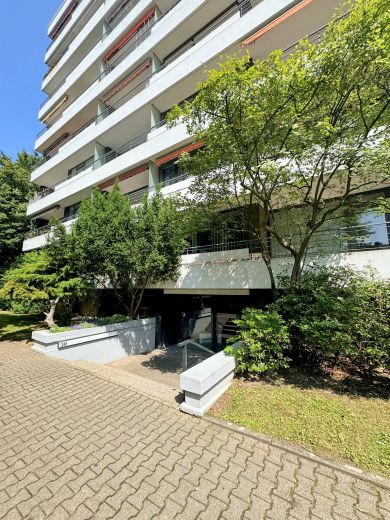 Stylische Loft-Optik mit Sonnen-Terrassen und Weitblick