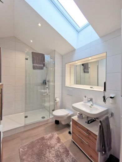 Exklusive Dachgeschosswohnung mit Penthouse-Charakter & 20 m² Südterrasse – voll möbliert – Rotkreuzplatz