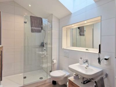 Exklusive Dachgeschosswohnung mit Penthouse-Charakter & 20 m² Südterrasse – voll möbliert – Rotkreuzplatz