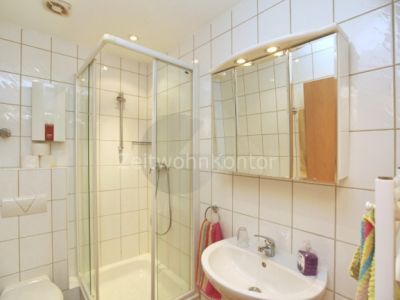 ZeitwohnKontor: Modern möbliert, 2 Schlafzimmer, mit Balkon Nähe Uni und Innenstadt, Internet aktiv!