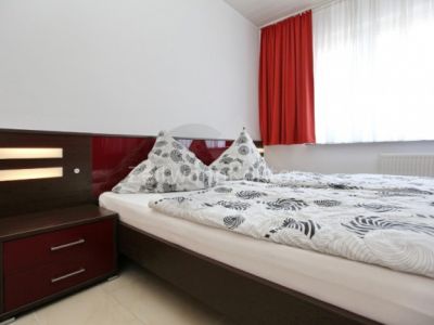 ZeitwohnKontor: Modern möbliert, 2 Schlafzimmer, mit Balkon Nähe Uni und Innenstadt, Internet aktiv!