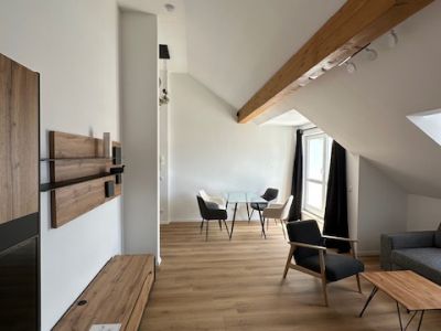 Wunderschöne möblierte 2-Zimmer DG Wohnung mit Balkon/Terrasse sehr ruhig mit TG Platz