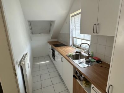 Wunderschöne möblierte 2-Zimmer DG Wohnung mit Balkon/Terrasse sehr ruhig mit TG Platz