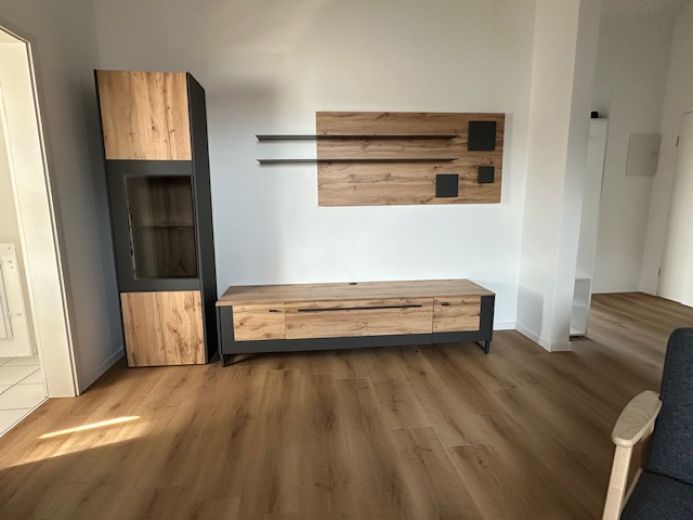 Wunderschöne möblierte 2-Zimmer DG Wohnung mit Balkon/Terrasse sehr ruhig mit TG Platz