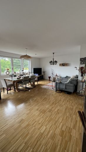 Zwischenmiete: Geschmackvolle 3-Raum-DG-Wohnung mit Einbauküche in Bad Soden