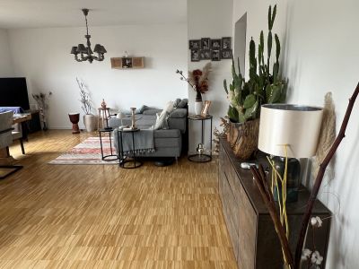 Zwischenmiete: Geschmackvolle 3-Raum-DG-Wohnung mit Einbauküche in Bad Soden