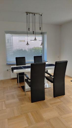 Schickes vollmöbliertes Einfamilienhaus mit großzügigem Garten zur Miete in Neckarsulm (Stadtteil)