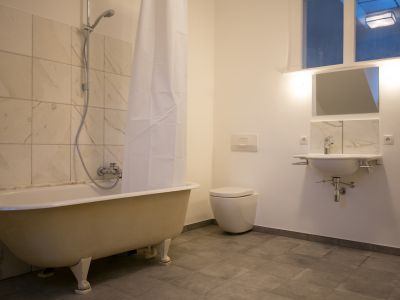 Topsaniertes Möbliertes Apartment in denkmalgeschütztem Gebäude