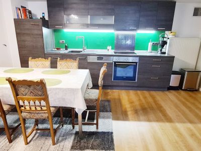 2er-WG-Platz frei in 94 m²-Top-Immobilie in Top-Lage, voll möbliert!