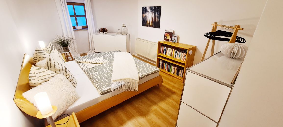 2er-WG-Platz frei in 94 m²-Top-Immobilie in Top-Lage, voll möbliert!