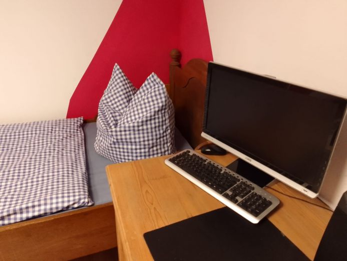 2er-WG-Platz frei in 94 m²-Top-Immobilie in Top-Lage, voll möbliert!