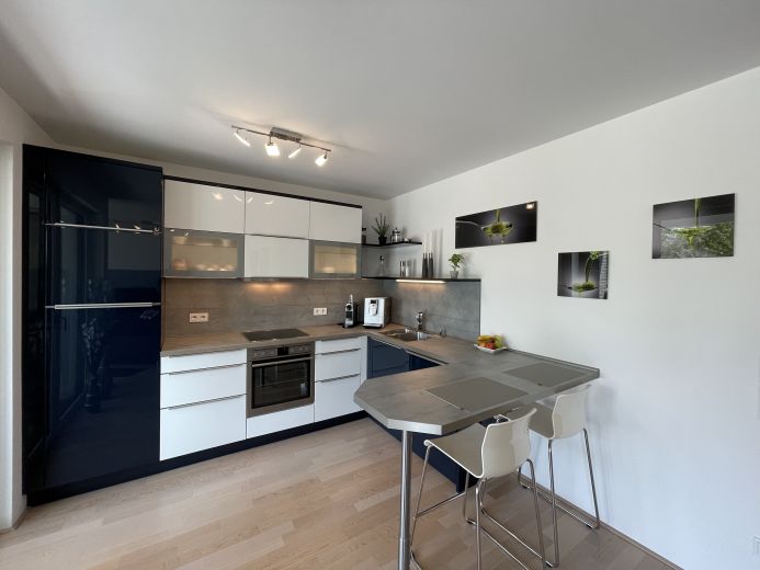 Möblierte, modern eingerichtete und komfortabel ausgestattete Wohnung direkt am Park