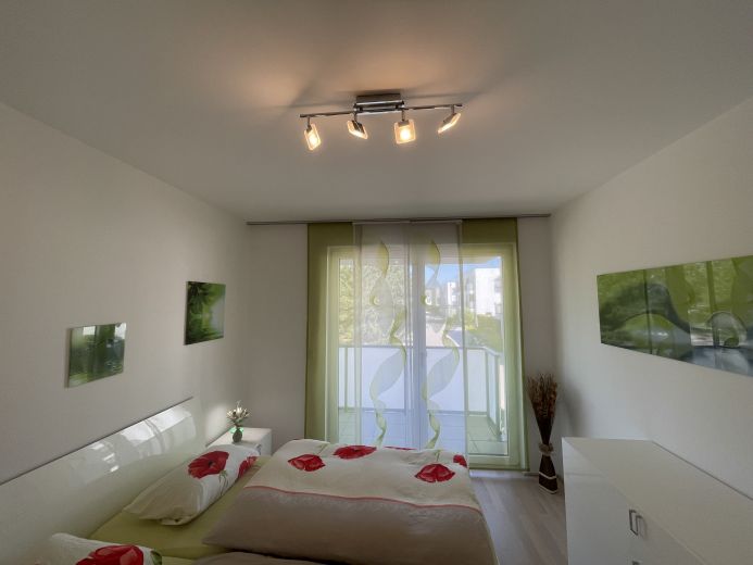 Möblierte, modern eingerichtete und komfortabel ausgestattete Wohnung direkt am Park